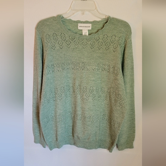 Alfred Dunner Sweaters - NWT Alfred Dunner Sweater with Scallop Neckline Size L